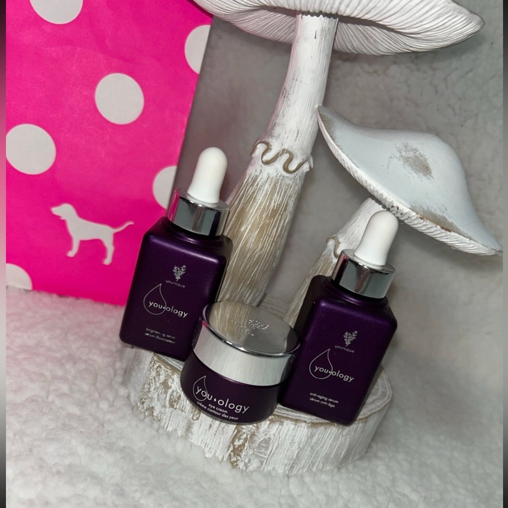 Younique Skincare Set - Picture 1 of 3